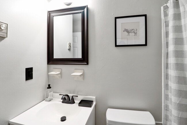 706 Grant Ave, Unit 704 in Virginia Beach, VA - Building Photo - Building Photo