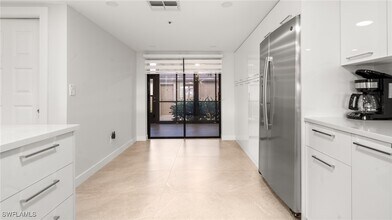 16320 Kelly Cove Dr in Ft. Myers, FL - Foto de edificio - Building Photo