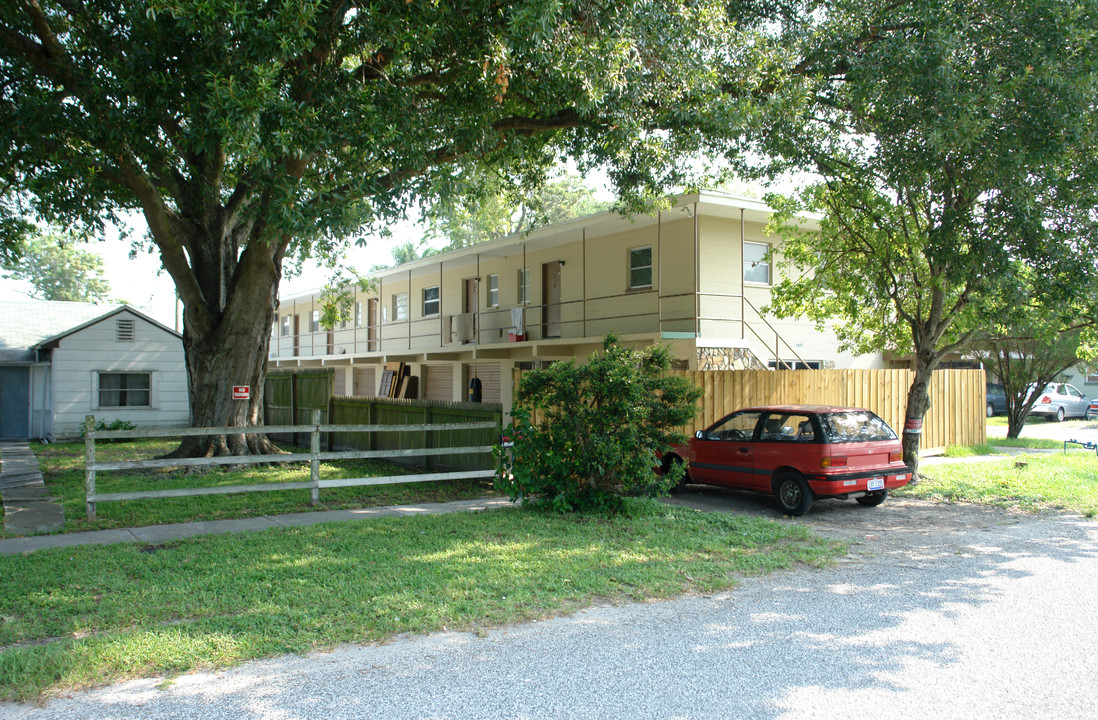 2807 41st Ave N in St. Petersburg, FL - Building Photo