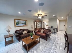 7651 Reseda Blvd, Unit Unit 26 in Reseda, CA - Building Photo - Building Photo