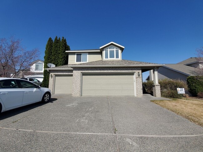 property at 2866 Troon Ct