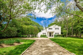 331 Meadows W in Bridgehampton, NY - Foto de edificio - Building Photo