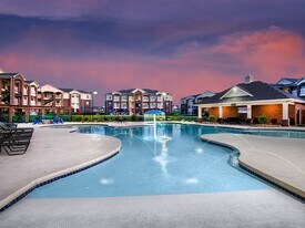 The Links at Kansas I/II in Lawrence, KS - Building Photo