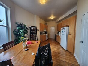 2236 N California Ave, Unit 3 in Chicago, IL - Building Photo - Building Photo