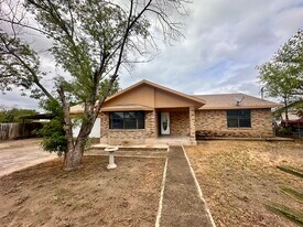 3828 Clavel St in Eagle Pass, TX - Building Photo