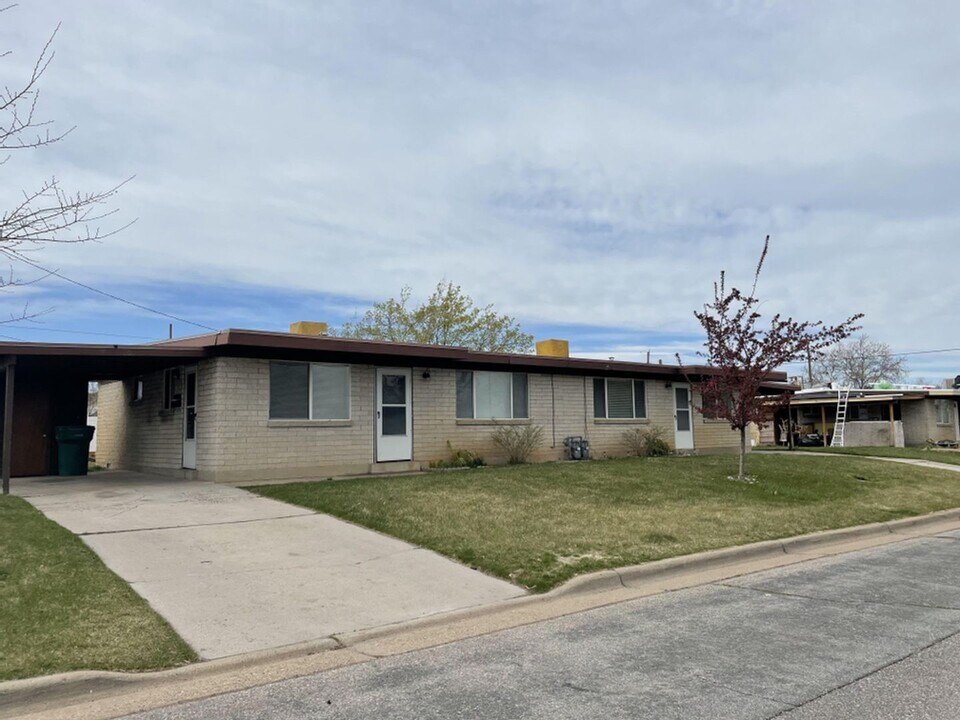 5300 5300 S St in Roy, UT - Building Photo