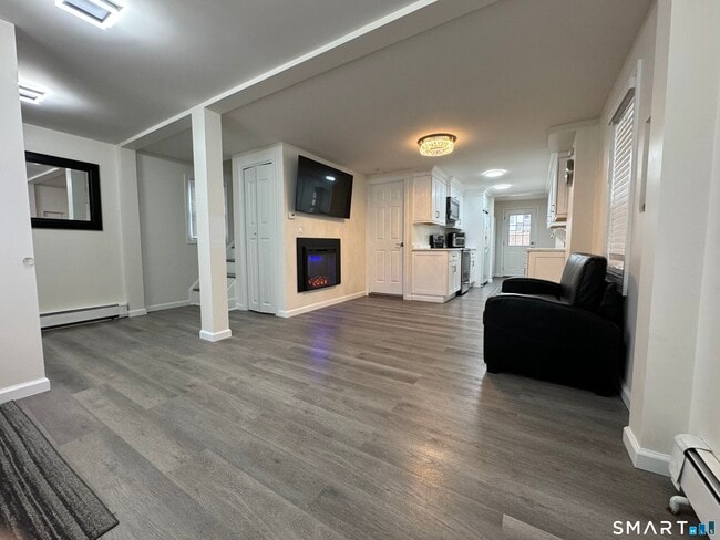 19 Benham Ave in Milford, CT - Building Photo - Building Photo