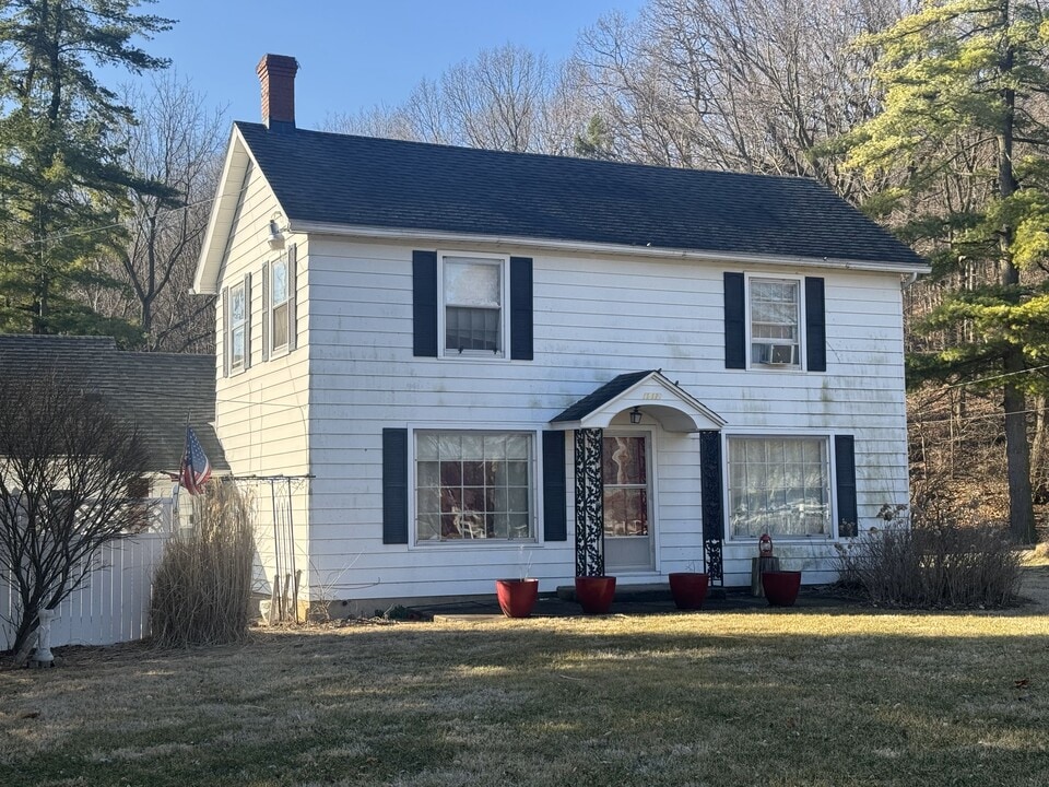 1512 E Gardner Ln in Peoria Heights, IL - Foto de edificio