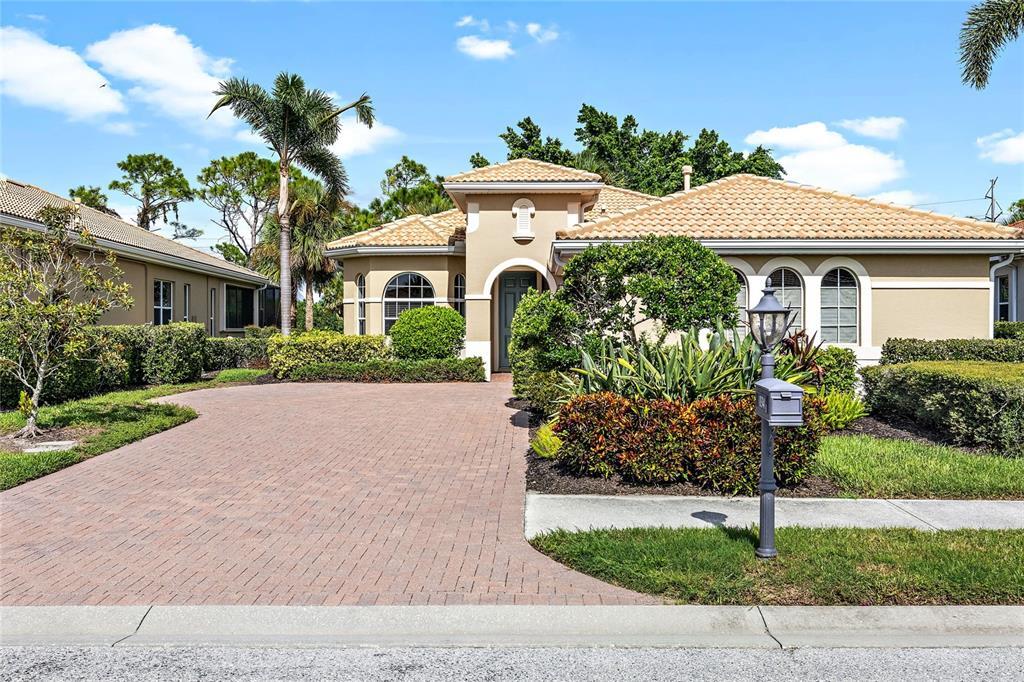 134 Savona Way in Venice, FL - Building Photo