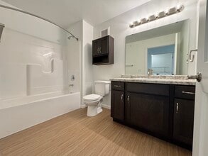 Urban Loft in Lena, WI - Foto de edificio - Building Photo