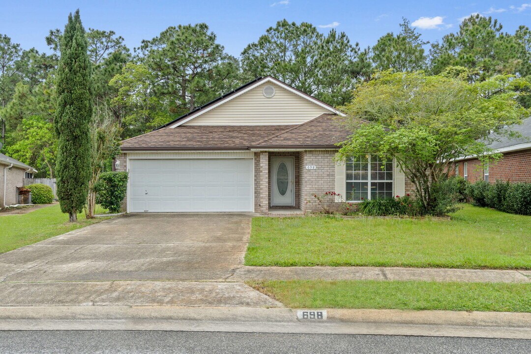 698 Randall Roberts Rd in Fort Walton Beach, FL - Building Photo