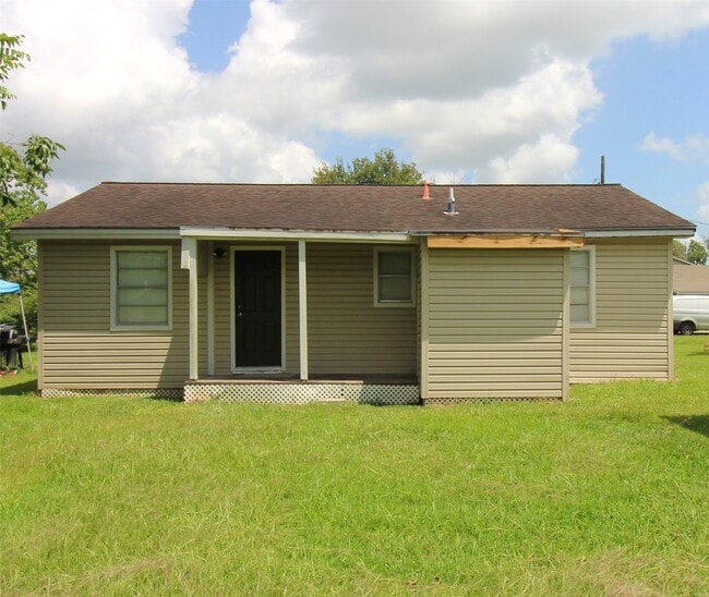 104 Prewitt Ln in West Columbia, TX - Building Photo - Building Photo