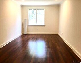 171 Great Neck Rd in North Hempstead, NY - Building Photo - Building Photo