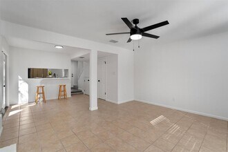 6909 Woodhue Dr in Austin, TX - Building Photo - Building Photo