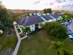 3973 NW 87th Ave in Sunrise, FL - Building Photo - Building Photo