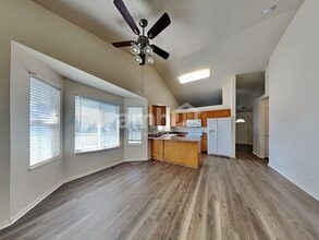 68 E 350 S in Clearfield, UT - Foto de edificio - Building Photo