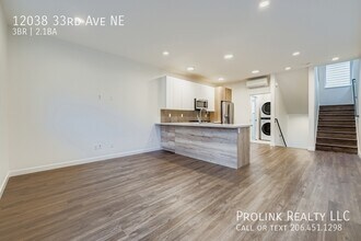12038 33rd Ave NE in Seattle, WA - Building Photo - Building Photo