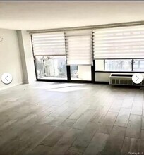 5 Grace Ave in Great Neck, NY - Building Photo - Building Photo