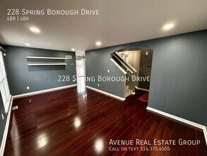 228 Spring Borough Dr in O'Fallon, MO - Building Photo - Building Photo