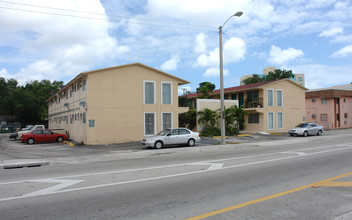 Mayras Court Apartments in Miami, FL - Building Photo - Building Photo