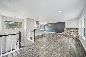 9 Hasting Oak Ct in Spring, TX - Building Photo - Building Photo
