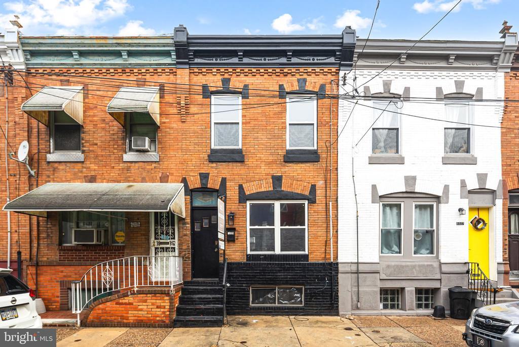 2229 Sigel St in Philadelphia, PA - Building Photo