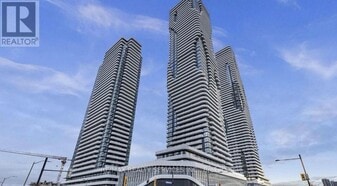 8 Interchange Wy in Vaughan, ON - Building Photo