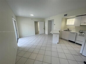 3090 Bird Ave in Miami, FL - Building Photo - Building Photo