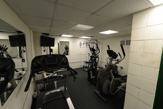 2234 S Goebbert Rd, Unit 225 in Arlington Heights, IL - Building Photo - Building Photo