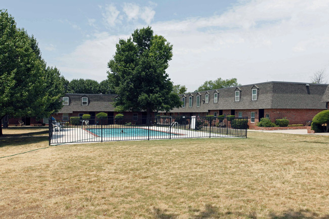 Barkley Townhouse Apartments in Norman, OK - Foto de edificio - Building Photo