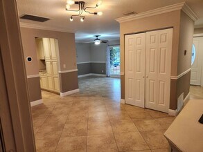 357 NE Brasher Ct in Port St. Lucie, FL - Foto de edificio - Building Photo