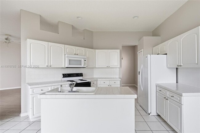 575 SE 29th Dr in Homestead, FL - Building Photo - Building Photo