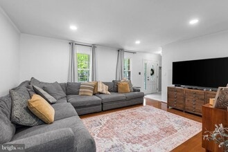 271 Arundel Beach Rd in Severna Park, MD - Foto de edificio - Building Photo