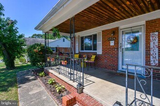 6924 Emerson St in Hyattsville, MD - Building Photo - Building Photo