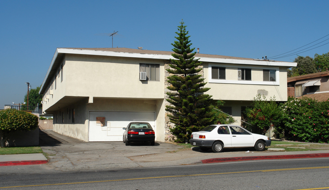 6143 Fulton Ave in Van Nuys, CA - Building Photo