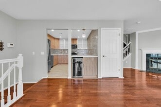 40 Cottonwood St in Jersey City, NJ - Building Photo - Building Photo