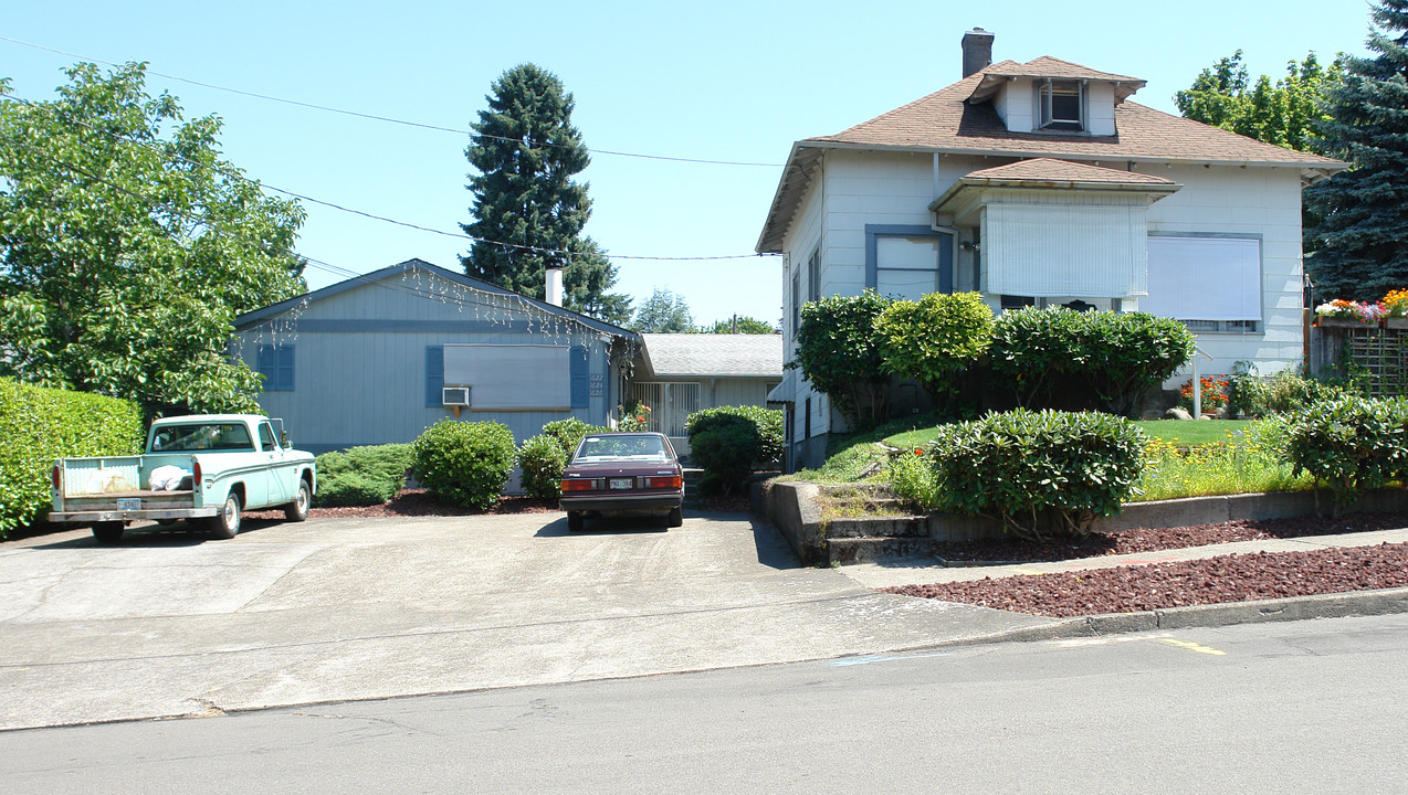 1624 NE 72nd Ave in Portland, OR - Building Photo