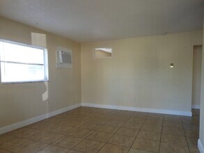 10629 101st St N in Largo, FL - Building Photo - Building Photo