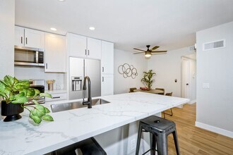 9209 Village Glen Dr in San Diego, CA - Building Photo - Building Photo