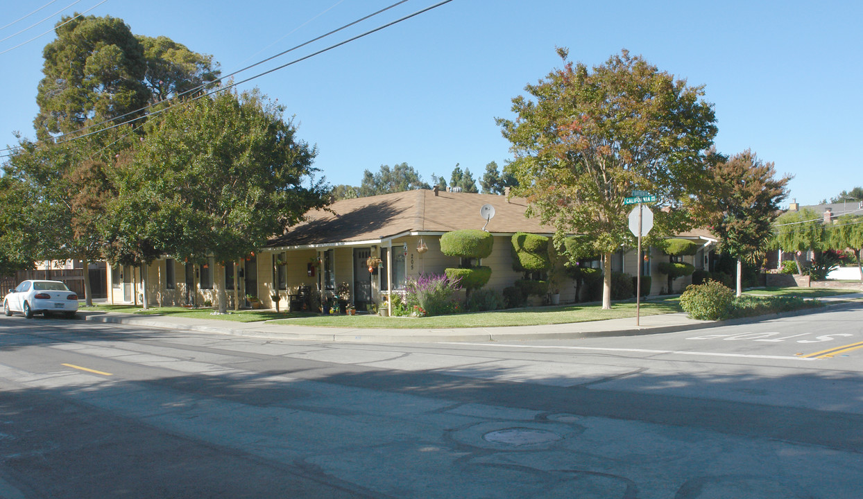 205 N Bayview Ave in Sunnyvale, CA - Building Photo