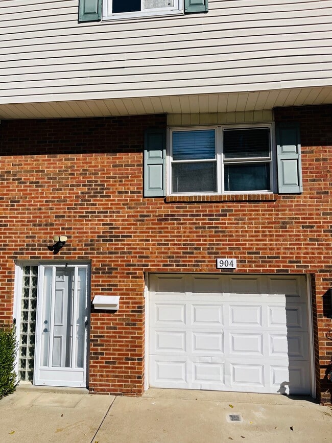 property at 904 Rhodes Ave