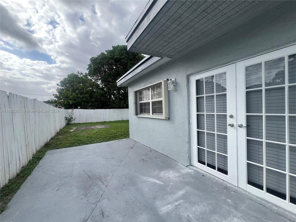 19120 NW 36th Ave in Miami Gardens, FL - Building Photo