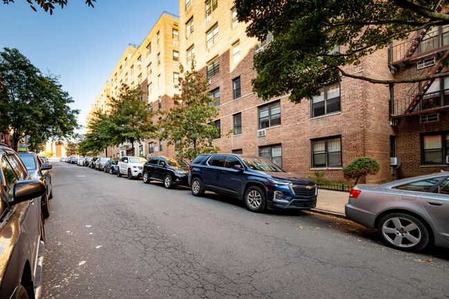 Monaco in Forest Hills, NY - Building Photo - Building Photo