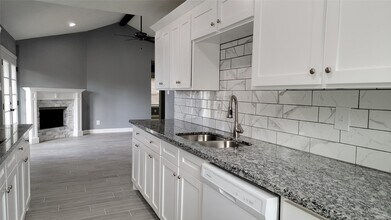 510 Donnacorey Dr in Houston, TX - Building Photo - Building Photo