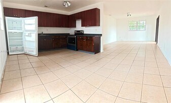 2175 NW 104th St in Miami, FL - Building Photo