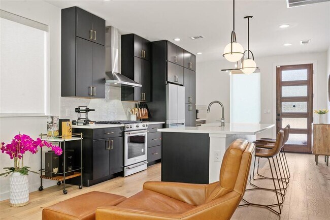 4404 Mt Vernon Dr in Austin, TX - Building Photo - Building Photo