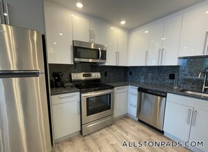 1028a Commonwealth Ave in Boston, MA - Building Photo - Building Photo