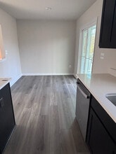 7263 Congressional Cir in Ruther Glen, VA - Foto de edificio - Building Photo