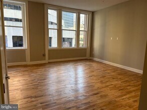 100 W Lexington St in Baltimore, MD - Building Photo - Building Photo
