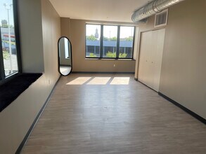 302 Court St, Unit 204 in Watertown, NY - Foto de edificio - Building Photo